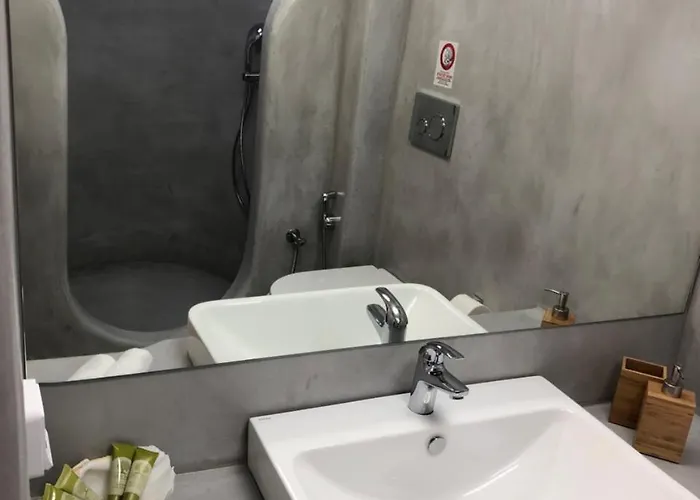 Empress Platis Yialos